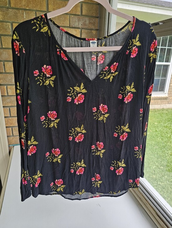 Old Navy Tops - Old Navy Black Floral V-Neck Blouse with Pink Roses - Women's Size Medium
